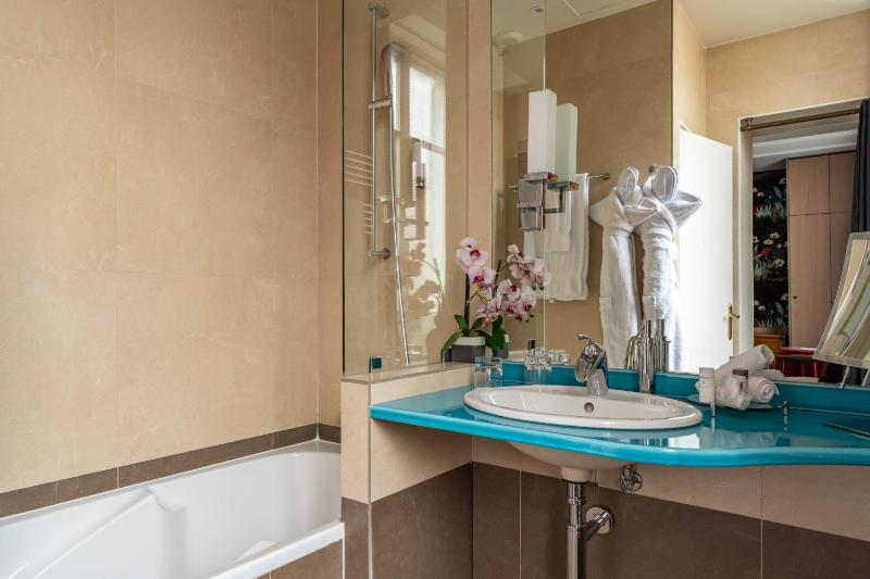 Privilege Double or Twin room with Garden View image 3