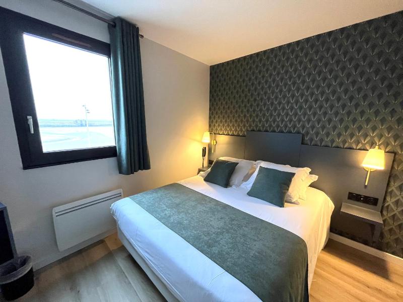Double Room with Harbour View image 3