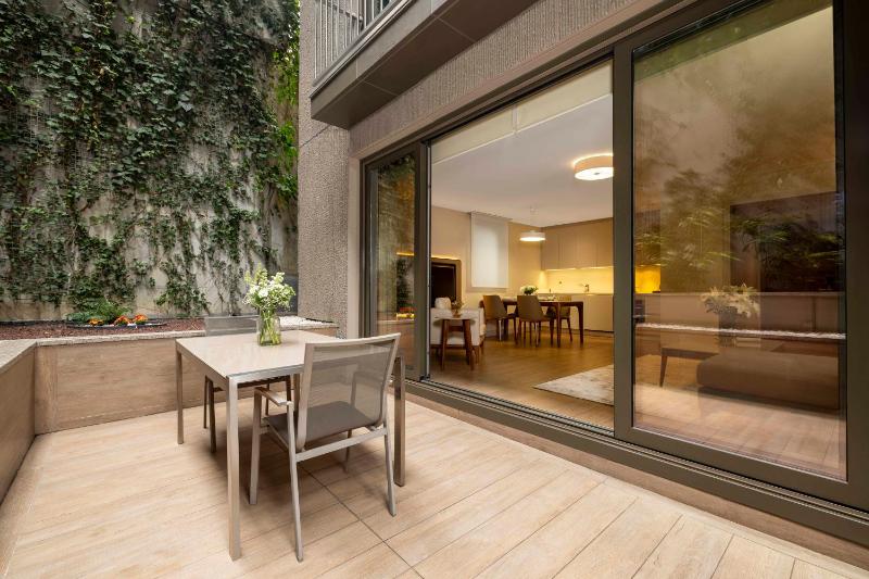 Suite with Garden View image 4