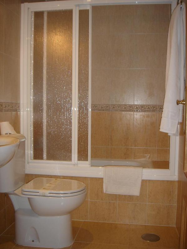 Standard Double or Twin Room image 2
