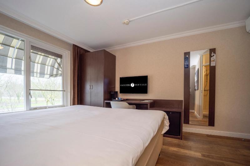 Double Room image 4