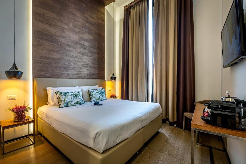 Deluxe Double Room with River View image 1