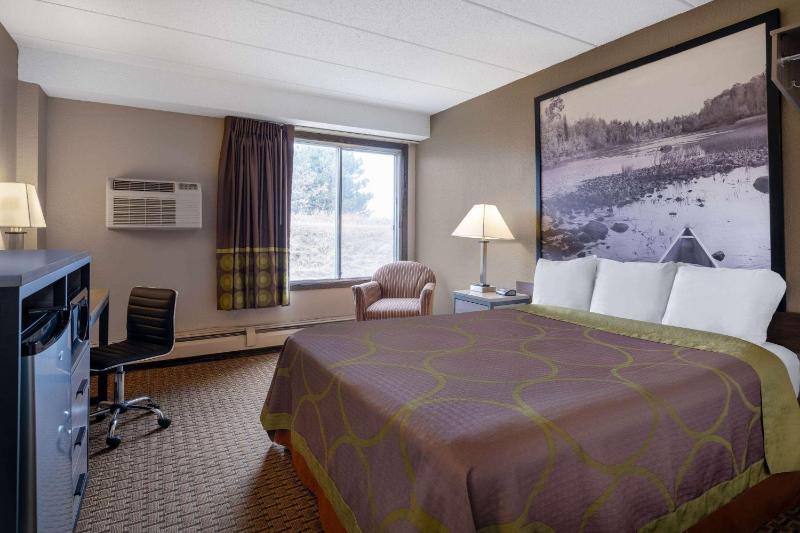 Deluxe Queen Room - Non-Smoking image 2