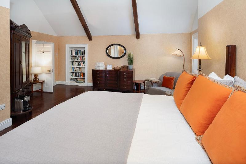 Double Room image 3