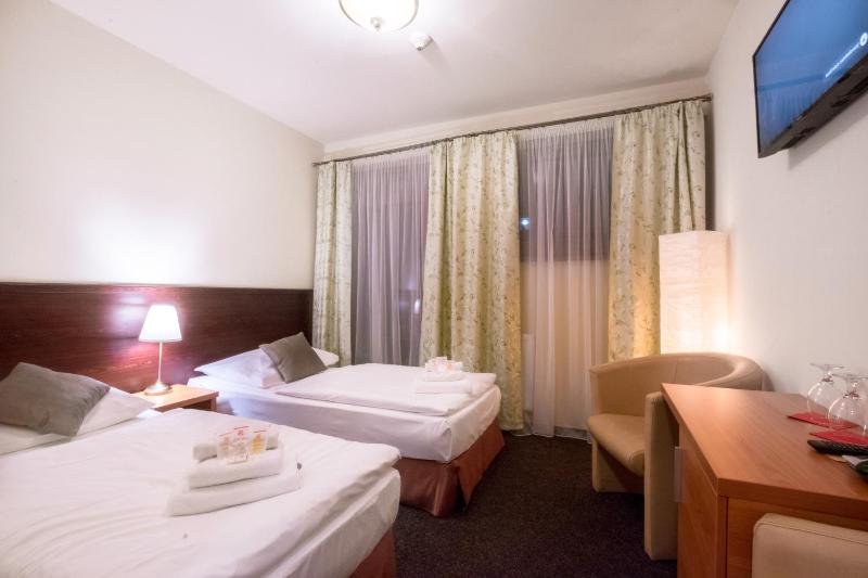 Double or Twin Room with Private Bathroom image 2