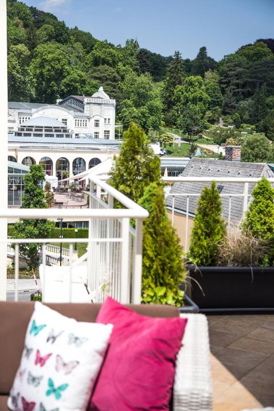 Luxury Penthouse Suite image 2