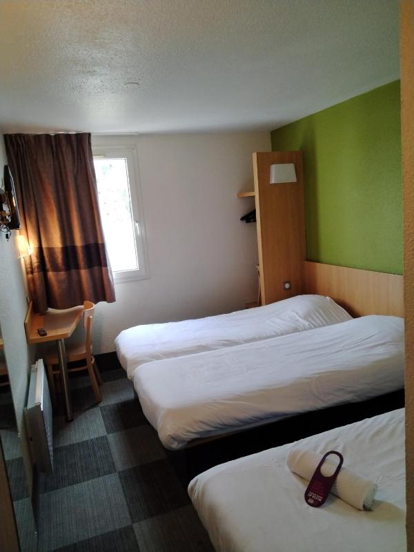 Standard Triple Room image 2