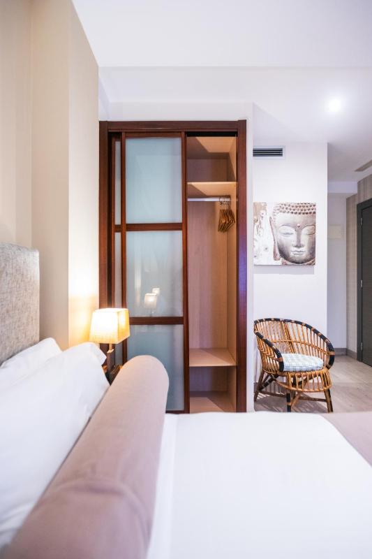 Standard Double Room image 3