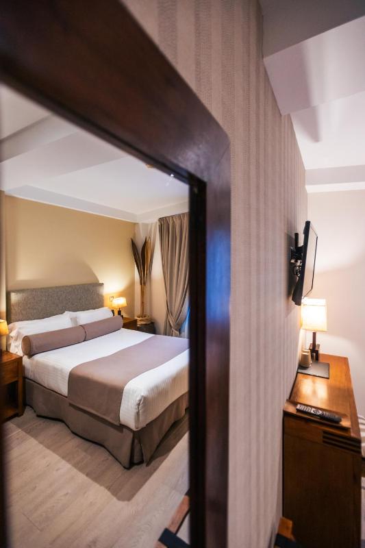 Standard Double Room image 2