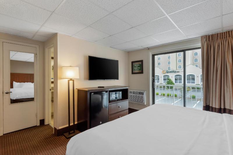 Quality Inn Ocean City Beachfront - image 8