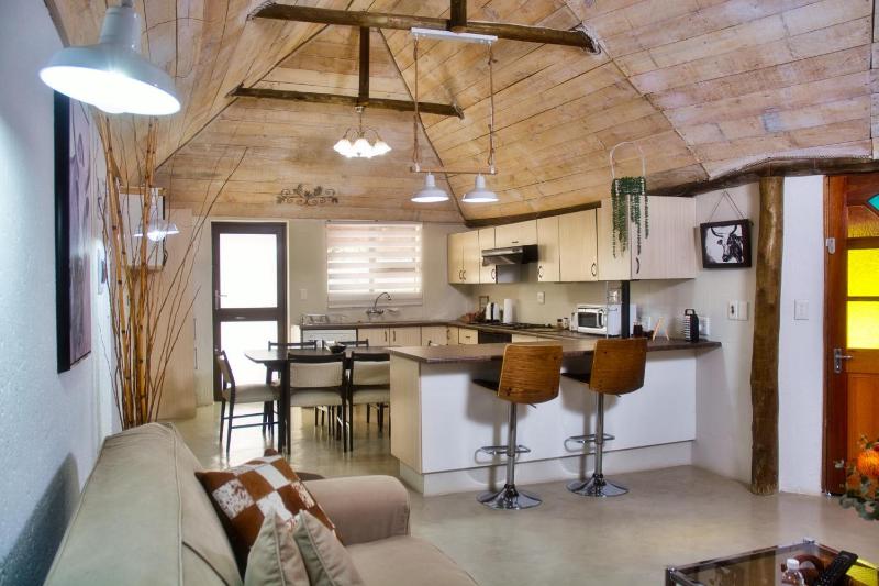 Glenda's Guest Suites - image 9