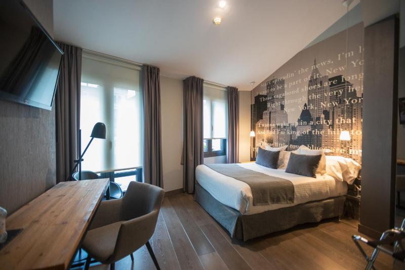 Superior Double Room image 1