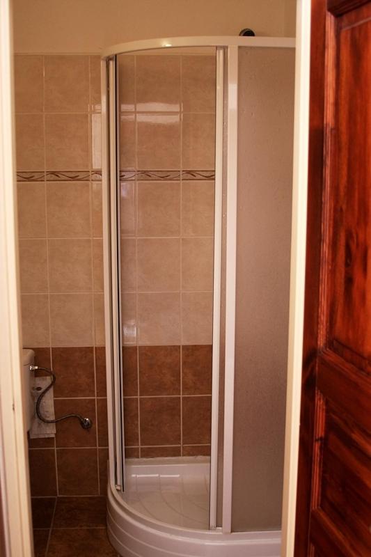 Single Room image 3