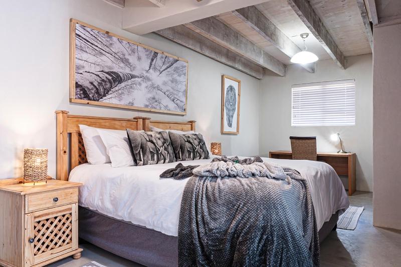 Glenda's Guest Suites - image 2