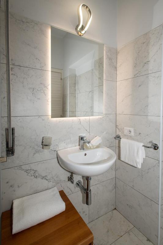 Small Double Room image 3