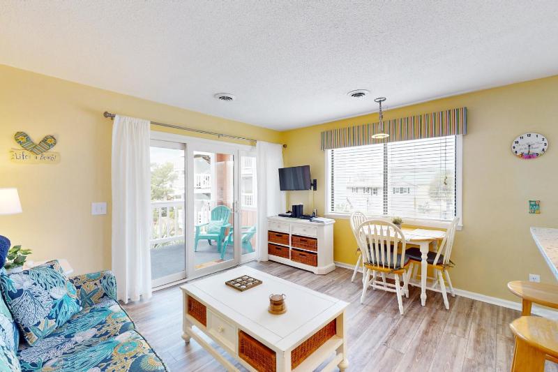 CB05 Cozy Carolina Beach Condo - image 10
