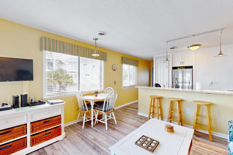 CB05 Cozy Carolina Beach Condo - image 20