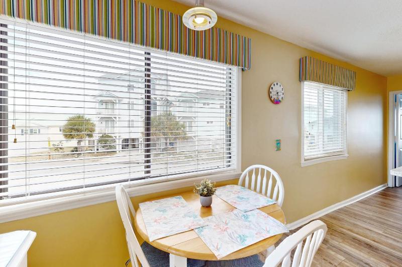 CB05 Cozy Carolina Beach Condo - image 23