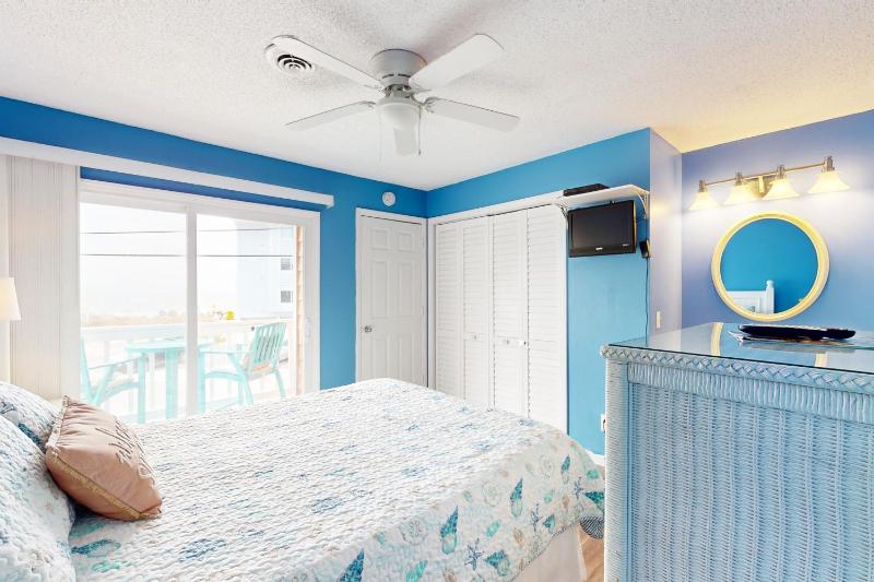 CB05 Cozy Carolina Beach Condo - image 14