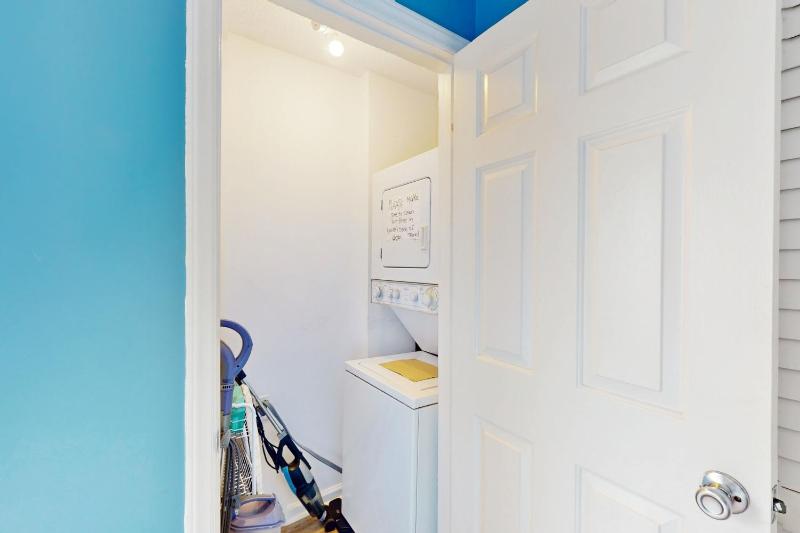 CB05 Cozy Carolina Beach Condo - image 9