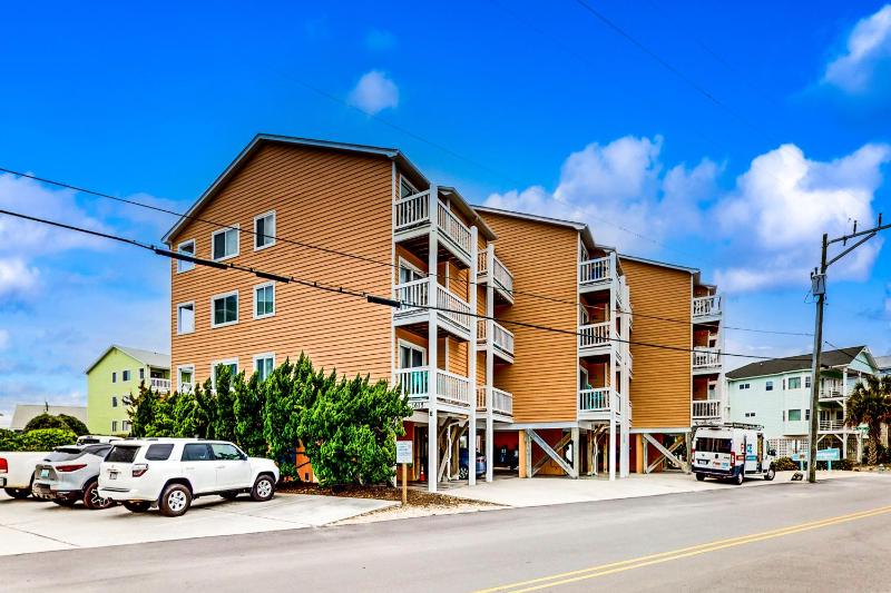 CB05 Cozy Carolina Beach Condo - image 11