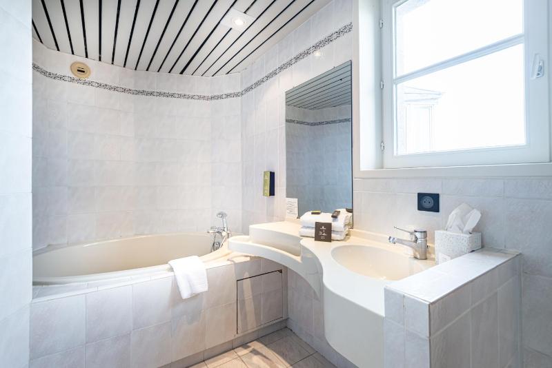 Superior Double or Twin Room with Sea View image 4