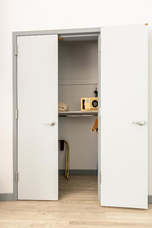 One King Bed Room, Accessible image 3