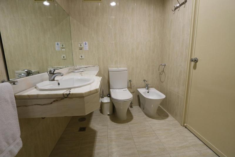 Standard Suite image 4