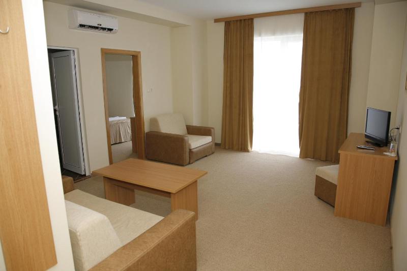 One-Bedroom Suite with Balcony and Sea View (2 Adults + 2 Children) image 4