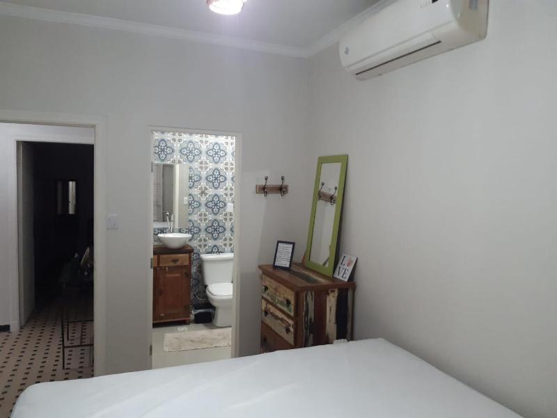 Casa com piscina confortável e ótima localização - image 32