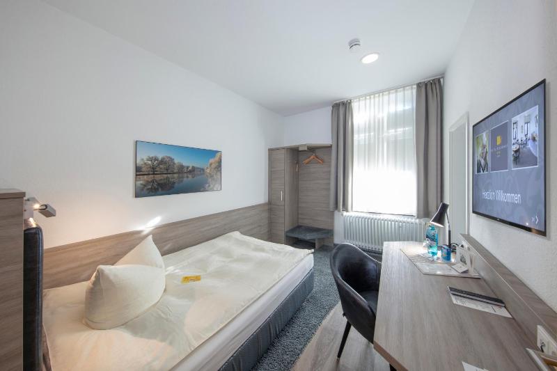 Standard Single Room image 3