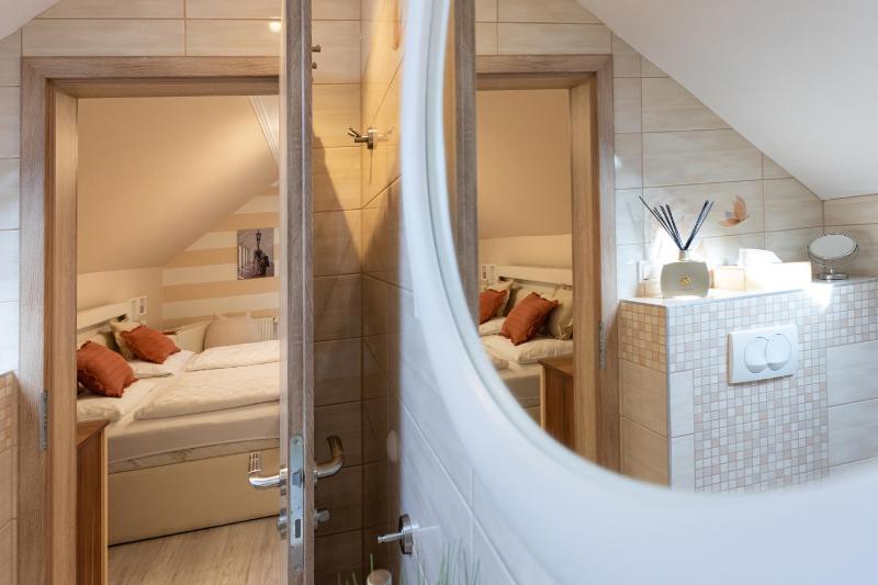 Studio Apartment image 3
