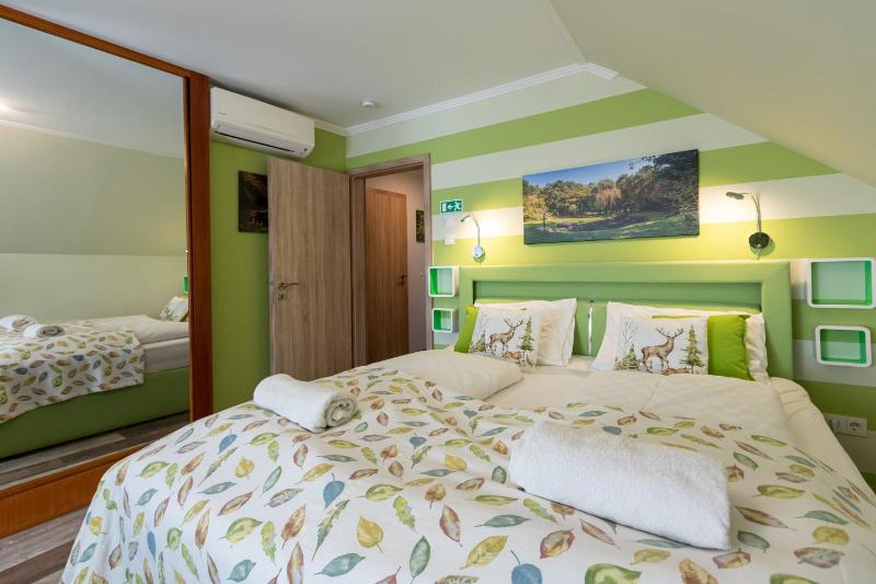 King Room with Lake View image 4
