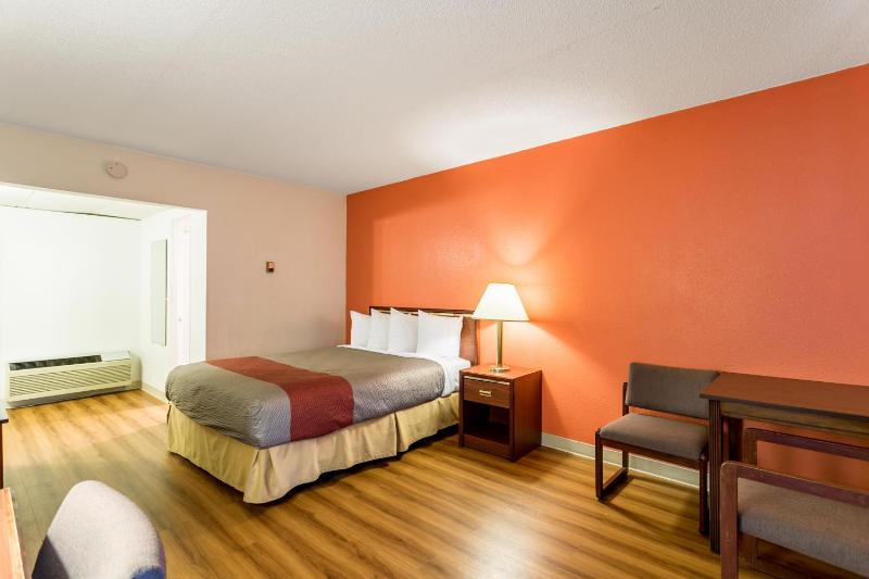 Queen Room - Non-Smoking image 3