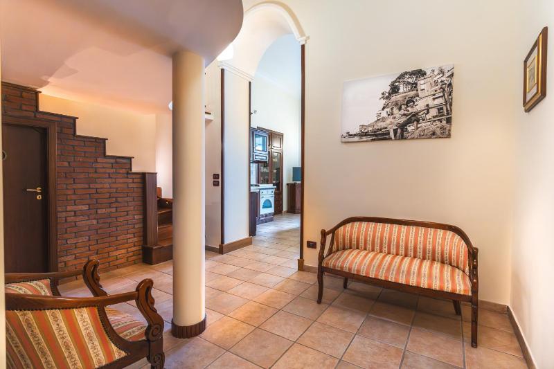 Flat Rosanna - image 9