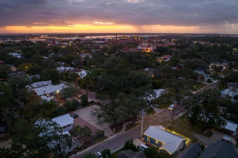 Saragossa Sunshine Unit A - image 9