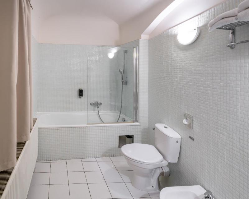 One Bedroom Apartment Europe image 4