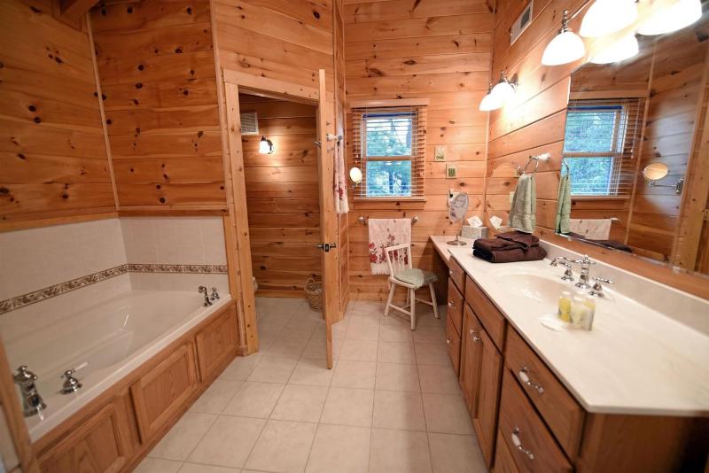 Three-Bedroom Holiday Home  image 3