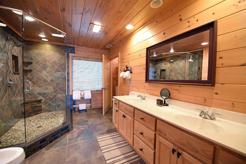 Three-Bedroom Holiday Home  image 4