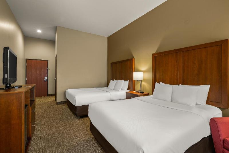 Queen Room with Two Queen Beds - Non-Smoking image 4
