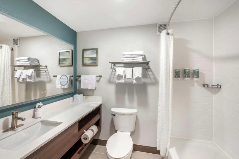 Queen Room with Two Queen Beds and Walk-In Shower - Non-Smoking image 2
