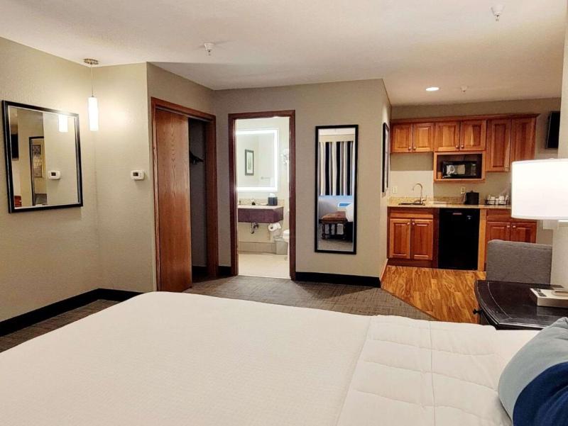 King Suite image 3