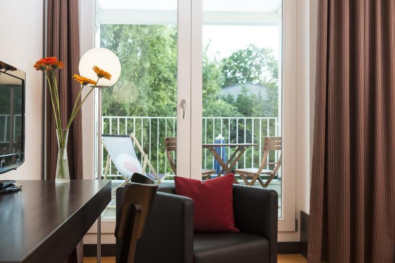 Double Room with Garden View and Balcony image 4