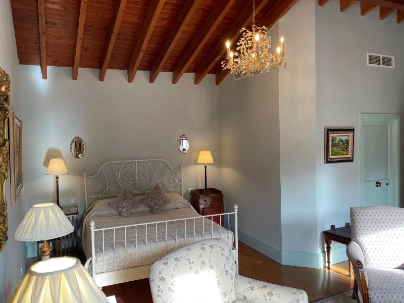Standard Double Room image 4