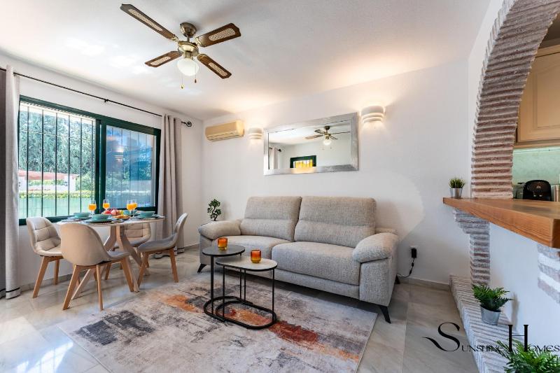 Poolside 2 Bedroom Retreat - image 10