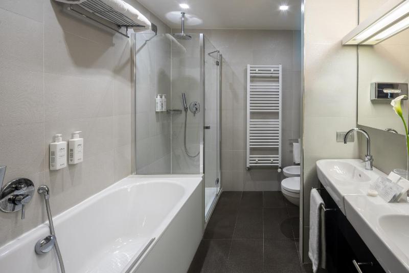 Junior Suite Double with Sofa Bed image 3