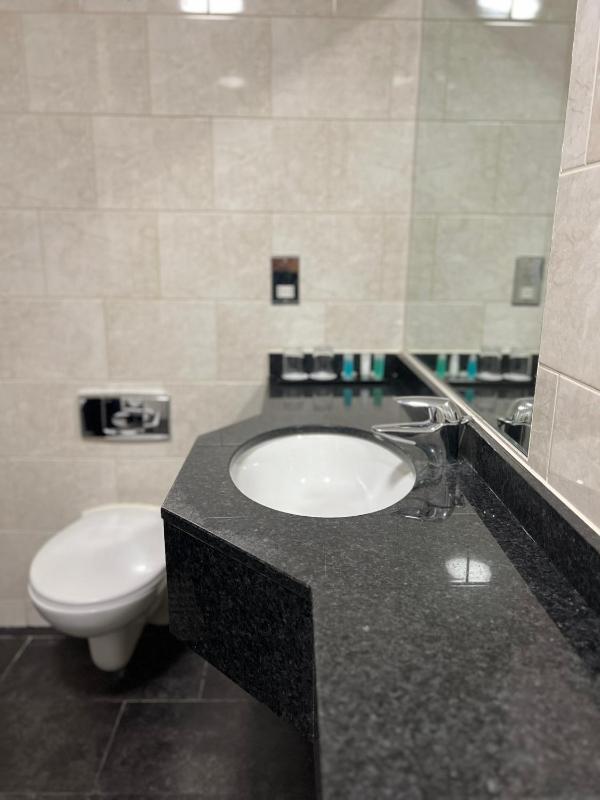 Twin Room  image 2