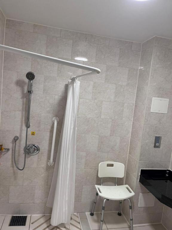 Twin Room - Disability Access image 2