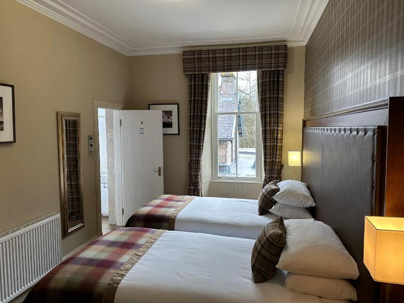 Twin Guest Room image 3