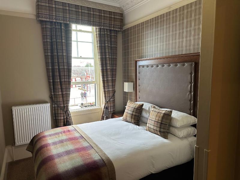 Snug Double Guest Room image 3
